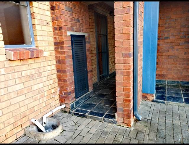 2 BEDROOM TOWNHOUSE FOR SALE IN KIBLER PARK